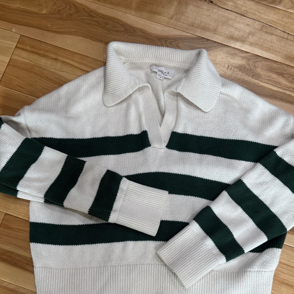Velvet by Graham & Spencer Cream and Dark Green Striped V-Neck Collared Sweater